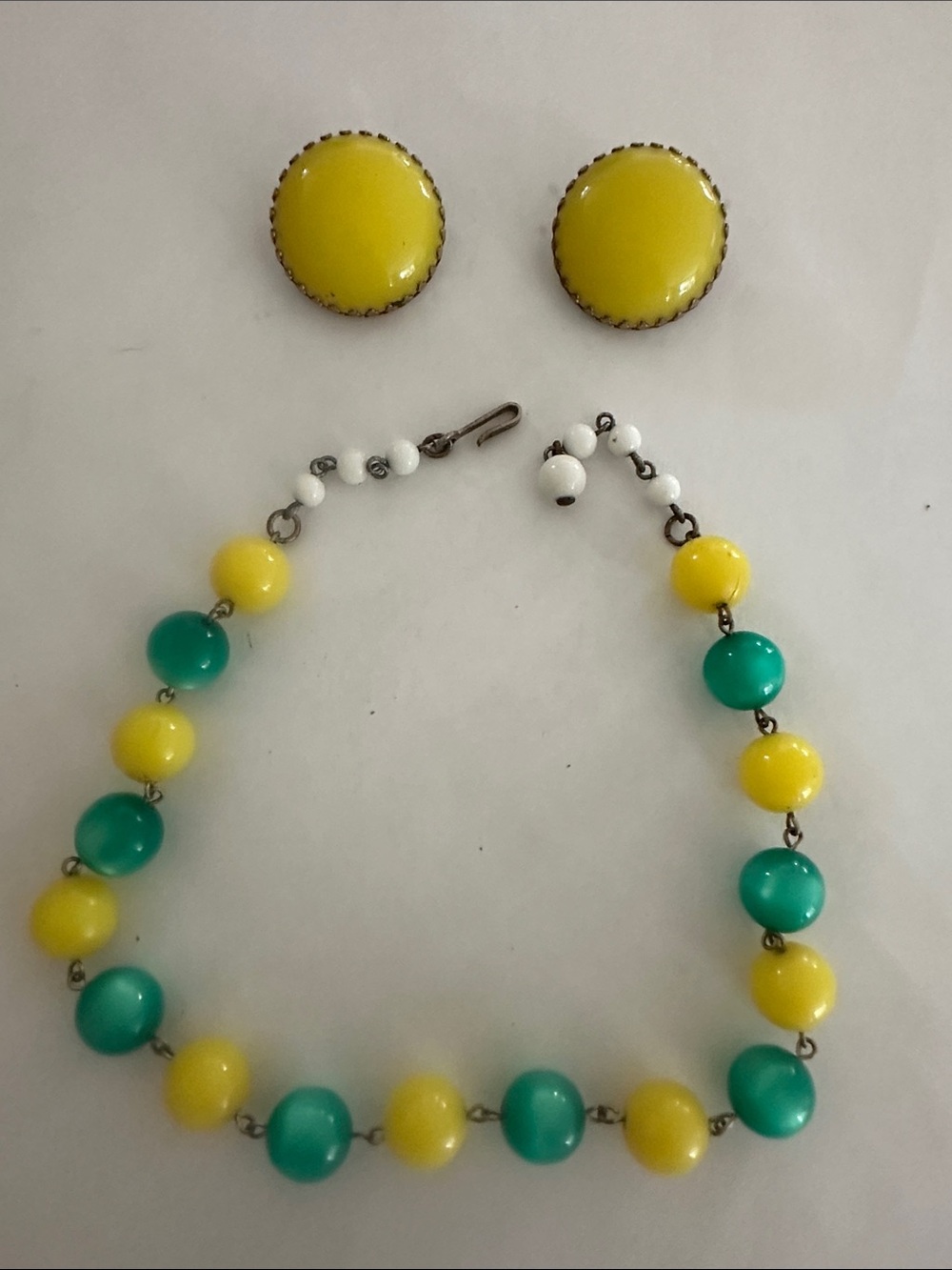 Vintage bead necklace with clip on earrings